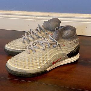 Nike Magistas Men’s indoor soccer shoes